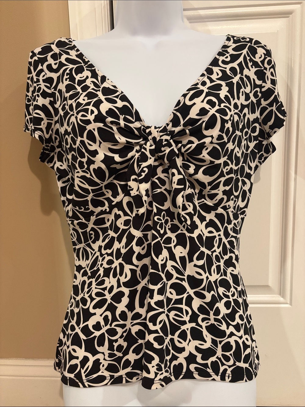 London Times Black and Cream Knot-Front Butterfly Top